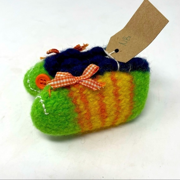 Boiled Wool Baby Booties Handmade Multicolor NWT Newborn Size - Picture 1 of 6